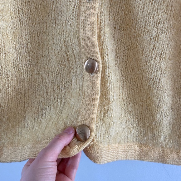 SOLD ELSEWHERE - Vintage 70s/80s wool buttercream button-up cardigan - S-M - Picture 8 of 9